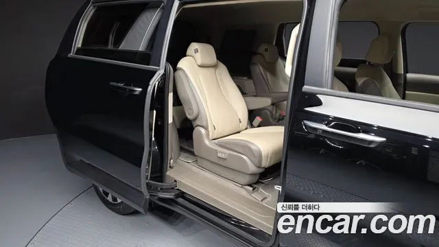 Kia Carnival 2023 thumb 12