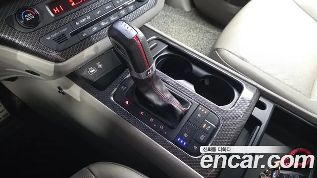 Kia Carnival 2017 thumb 9