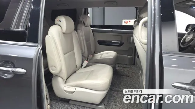 Kia Carnival 2017 thumb 12