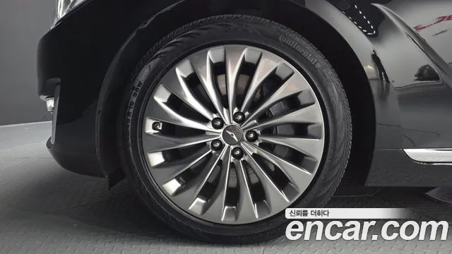 Genesis G90 2016 thumb 5
