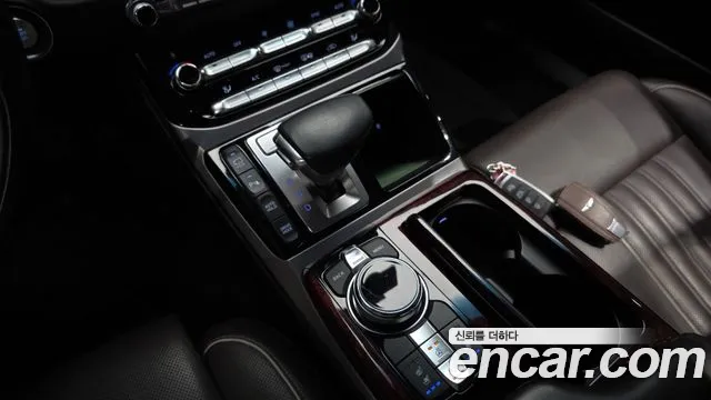 Genesis G90 2016 thumb 9