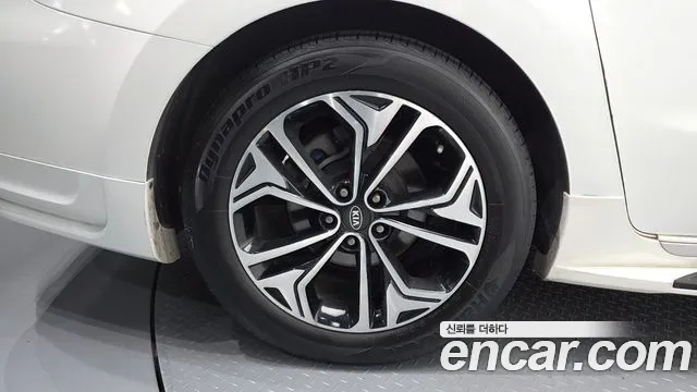 Kia Carnival 2016 thumb 5
