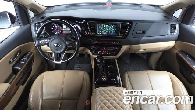 Kia Carnival 2016 thumb 7