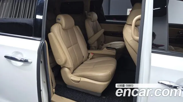 Kia Carnival 2016 thumb 12