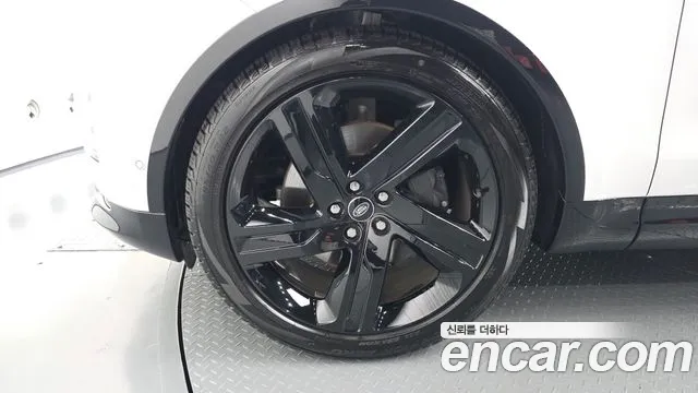 Land Rover Discovery 2025 thumb 5