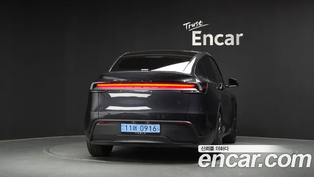 Tesla Model Y 2026 thumb 4
