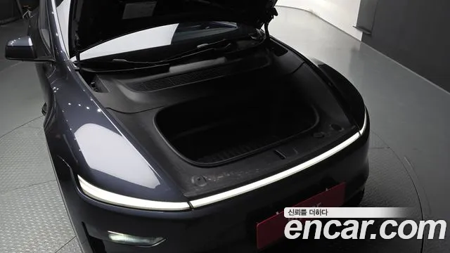 Tesla Model Y 2026 thumb 6