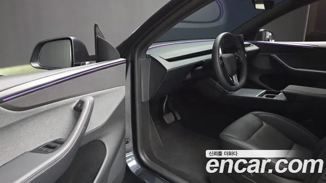 Tesla Model Y 2026 thumb 10
