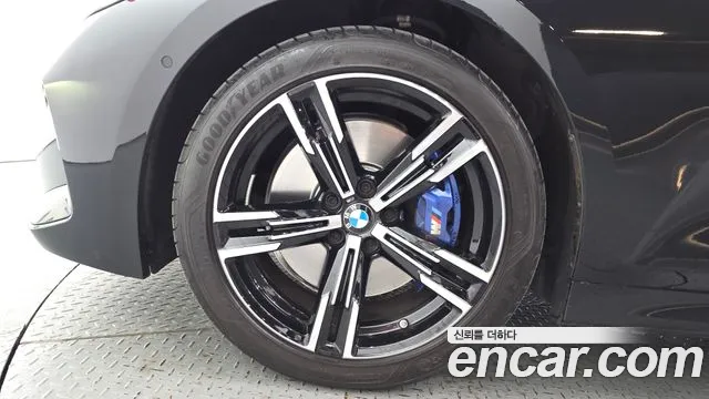 BMW 3-Series 2024 thumb 5