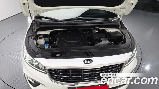 Kia Carnival 2018 thumb 5