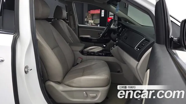 Kia Carnival 2018 thumb 10
