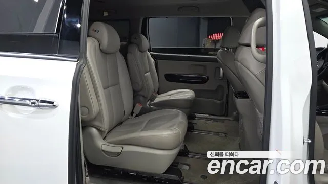 Kia Carnival 2018 thumb 11