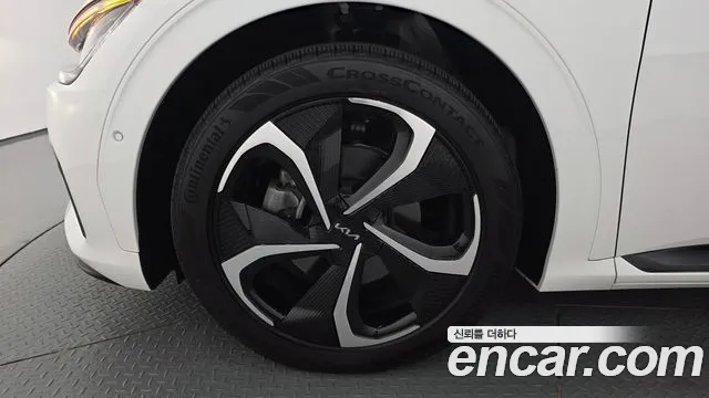 Kia EV6 2023 thumb 5