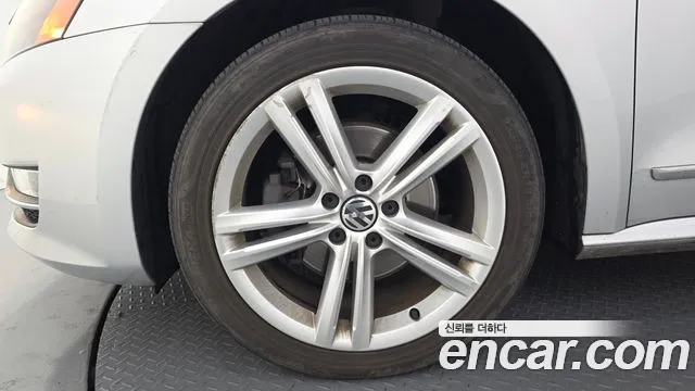 Volkswagen Passat (North America and China) 2013 thumb 5