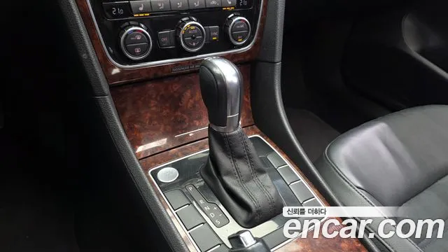 Volkswagen Passat (North America and China) 2013 thumb 9
