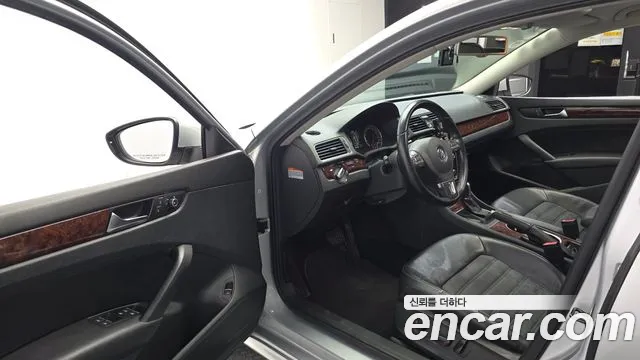 Volkswagen Passat (North America and China) 2013 thumb 10
