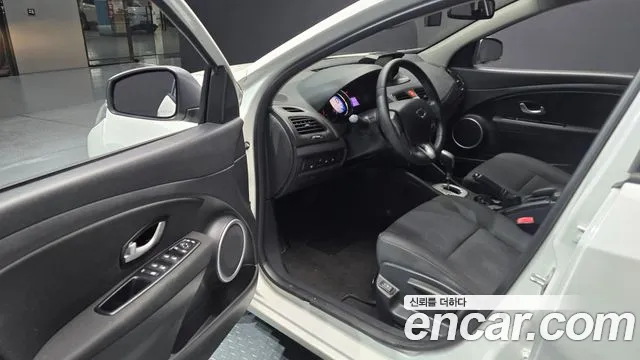 Renault-KoreaSamsung Fluence 2015 thumb 10