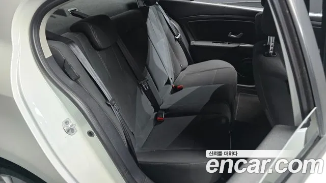 Renault-KoreaSamsung Fluence 2015 thumb 11