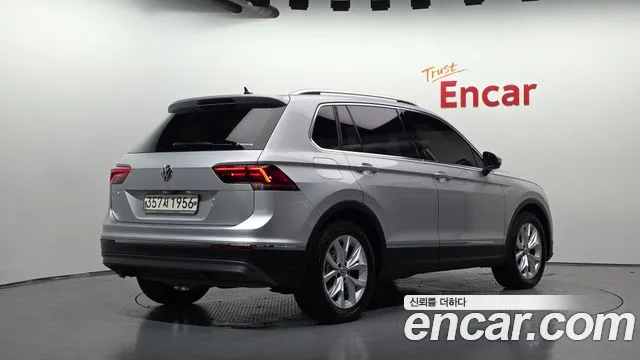 Volkswagen Tiguan 2019 thumb 2