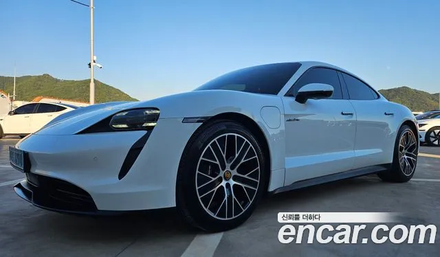 Porsche Taycan 2023 thumb 4