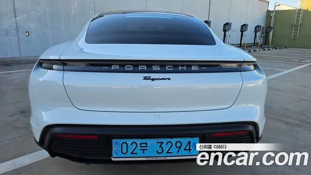 Porsche Taycan 2023 thumb 6