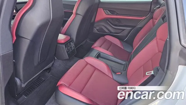 Porsche Taycan 2023 thumb 8