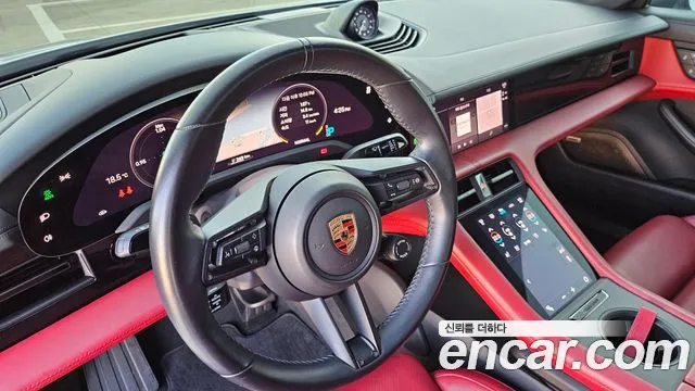 Porsche Taycan 2023 thumb 9