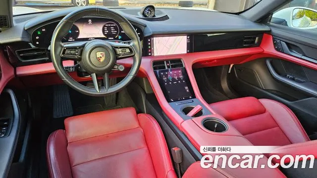 Porsche Taycan 2023 thumb 10