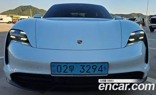 Porsche Taycan 2023 thumb 12