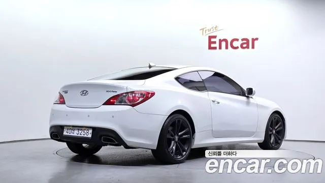 Hyundai Genesis 2011 thumb 2