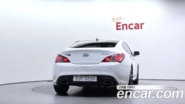 Hyundai Genesis 2011 thumb 4