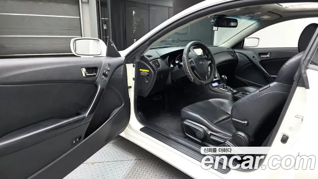Hyundai Genesis 2011 thumb 10
