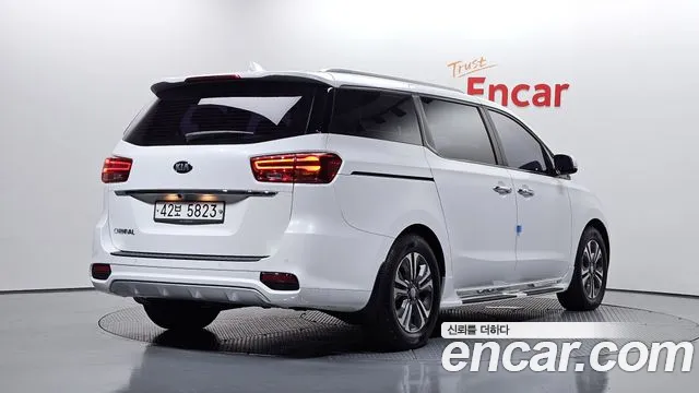 Kia Carnival 2018 thumb 2