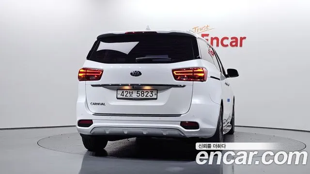 Kia Carnival 2018 thumb 4