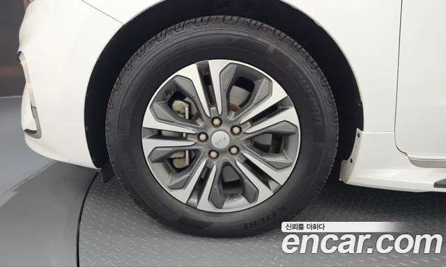 Kia Carnival 2018 thumb 5