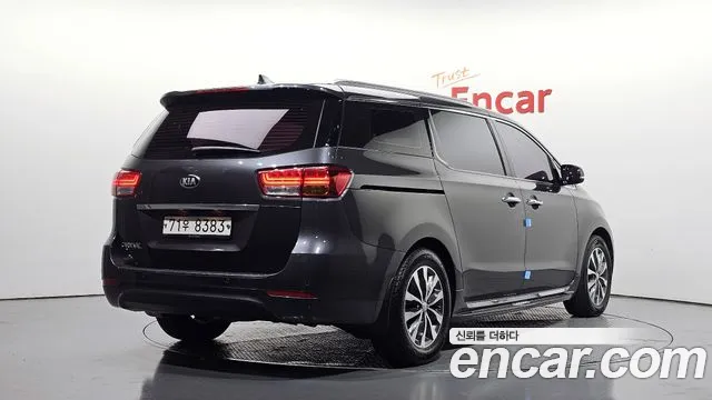 Kia Carnival 2016 thumb 2