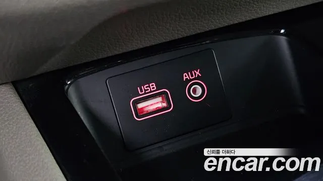 Kia Carnival 2016 thumb 11