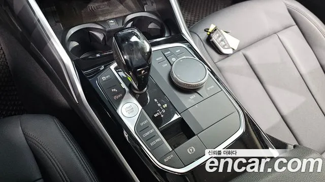 BMW 3-Series 2019 thumb 9
