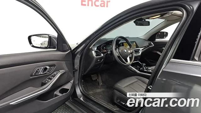 BMW 3-Series 2019 thumb 10
