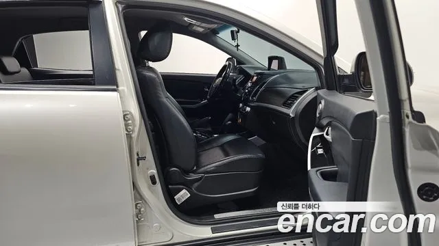 KG_Mobility_Ssangyong KORANDO 2014 thumb 11