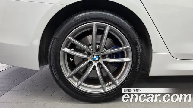 BMW 5-Series 2017 thumb 5