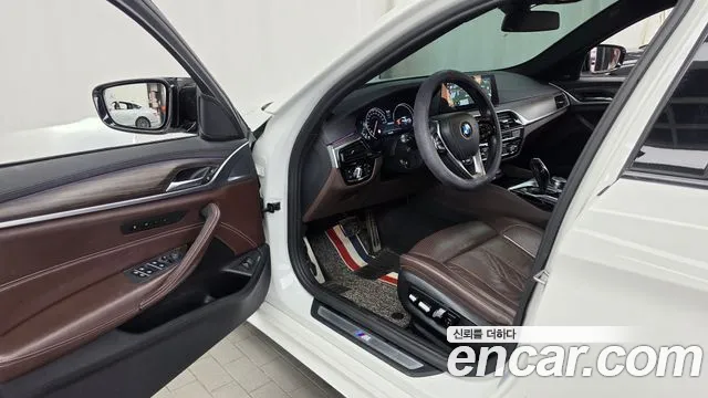 BMW 5-Series 2017 thumb 10