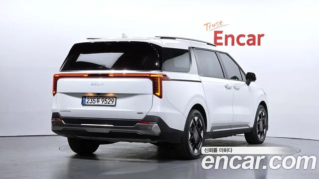 Kia Carnival 2024 thumb 2