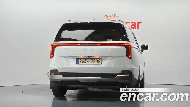 Kia Carnival 2024 thumb 4