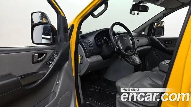 Hyundai Starex 2017 thumb 10