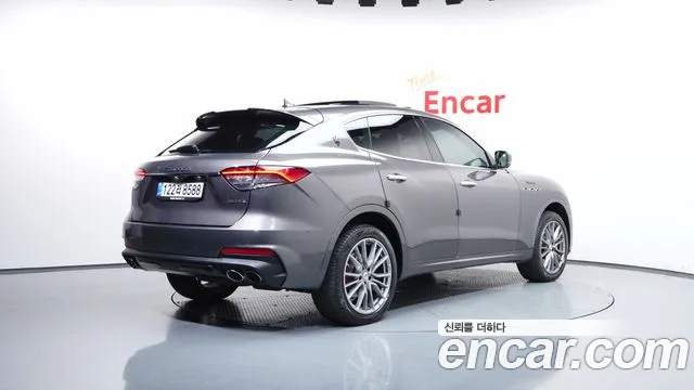 Maserati Levante 2019 thumb 2