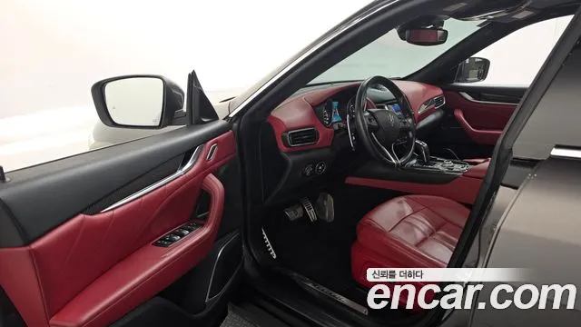 Maserati Levante 2019 thumb 10