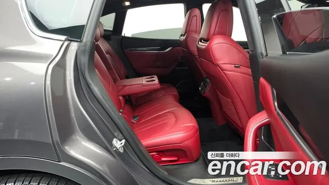 Maserati Levante 2019 thumb 11