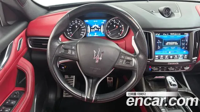 Maserati Levante 2019 thumb 12