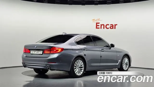 BMW 5-Series 2018 thumb 2